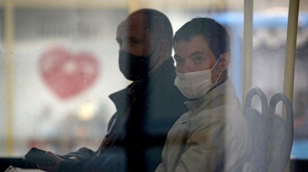 Отказ от ношения маски в условиях пандемии врач назвал главной ошибкой россиян